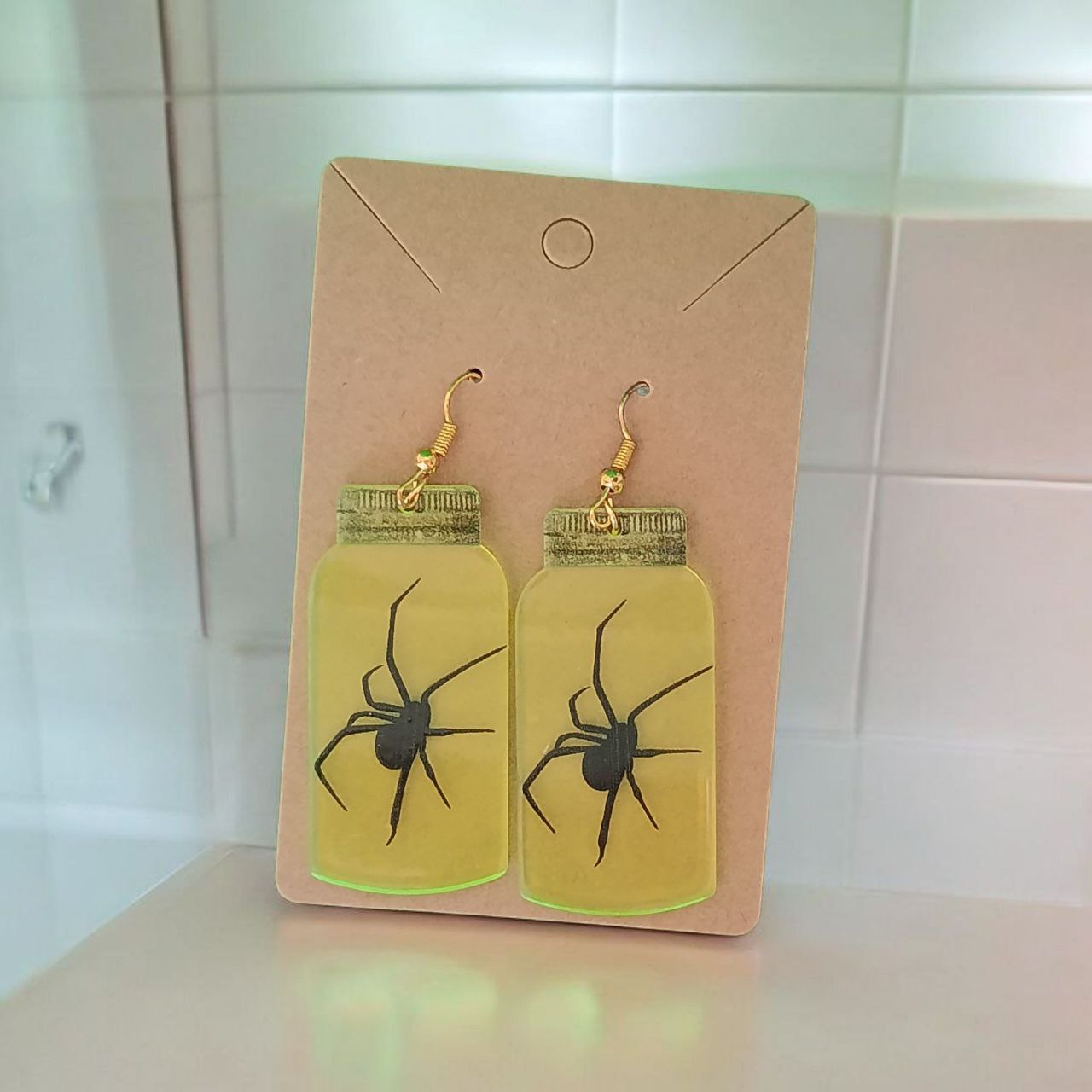 Pendientes Modelo Spider en uso durante una fiesta