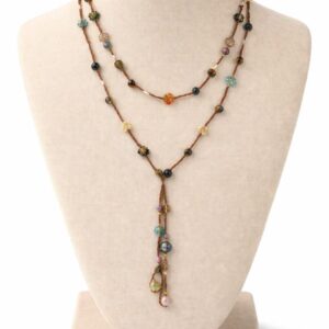 Collar Modelo &Aacute;mbar en primer plano