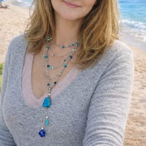 Collar Modelo Bahía Turquesa en primer plano