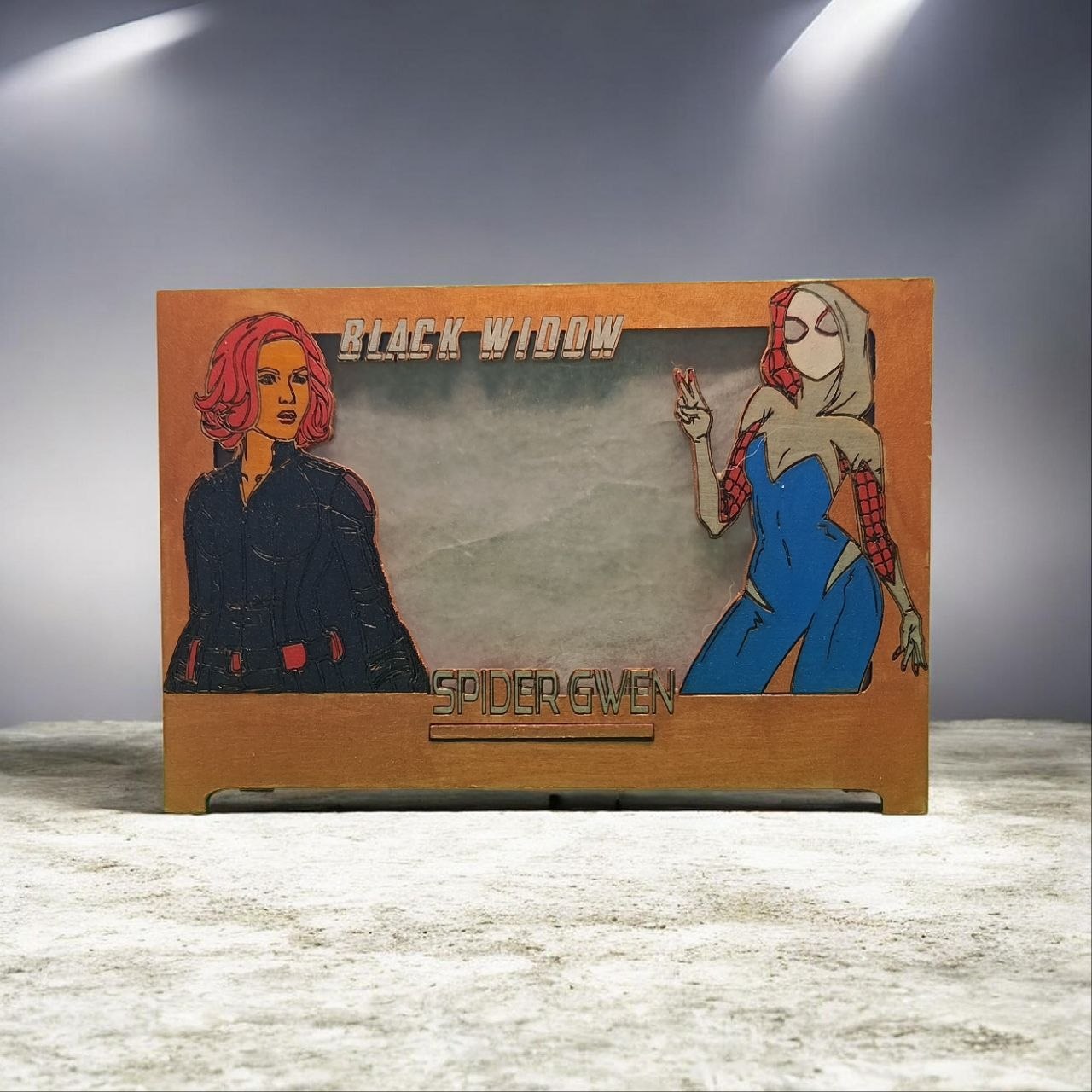 Lámpara de madera Modelo Superhero Women