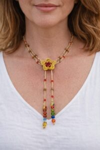 Collar Modelo Damasco en primer plano