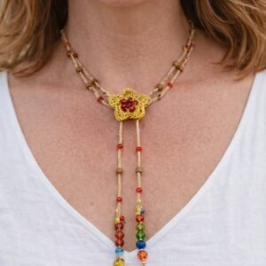 Collar Modelo Damasco en primer plano