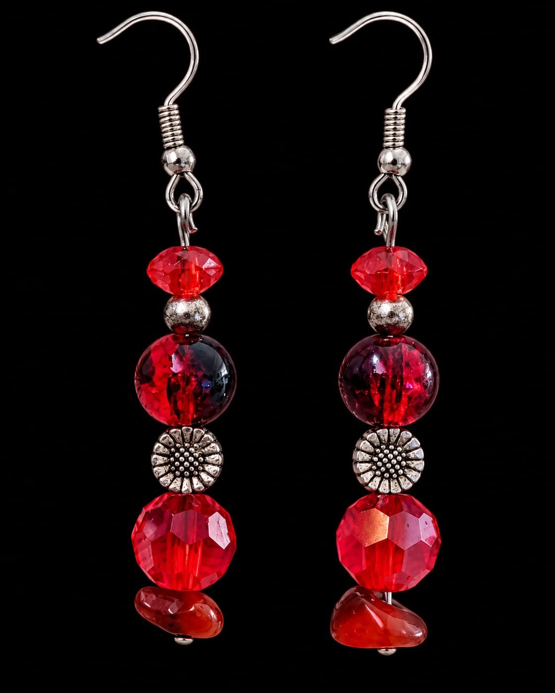 Pendientes Modelo Agata Roja sobre fondo negro